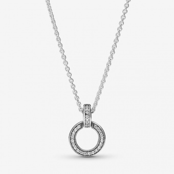 Колье с кулоном в виде двух окружностей