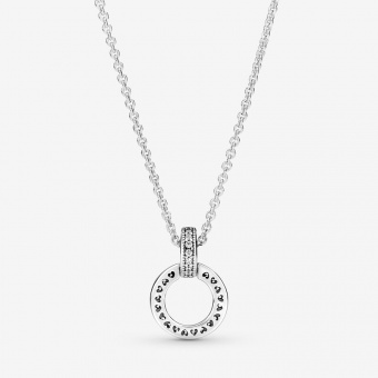 Колье с кулоном в виде двух окружностей