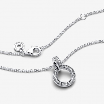 Колье с кулоном в виде двух окружностей